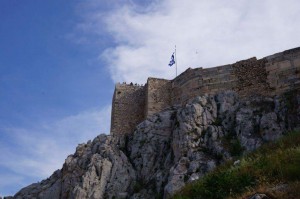 Flaggan på toppen av Akropolis Foto: Amanda Seebass
